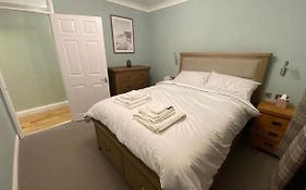 Spacious And Bright 1 - Bedroom Rental Unit